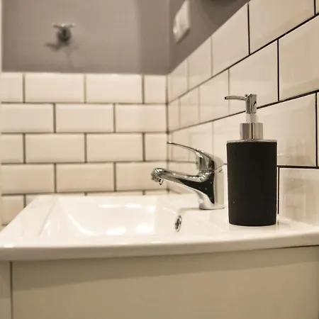 公寓 Posrod Drzew Swietojanska 格丁尼亚